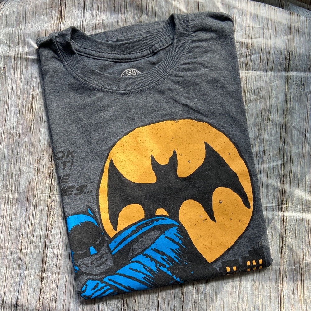 Vintage DC Comics Batman Charcoal Gray Tee with Yellow and Blue Design